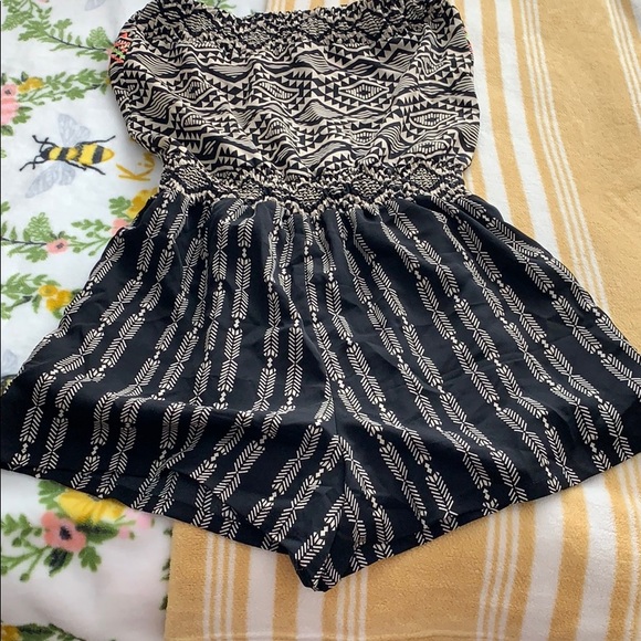 Tribal Print Romper - Picture 5 of 5